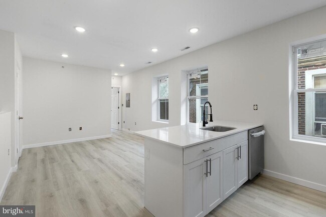 Building Photo - 223 S 45th St