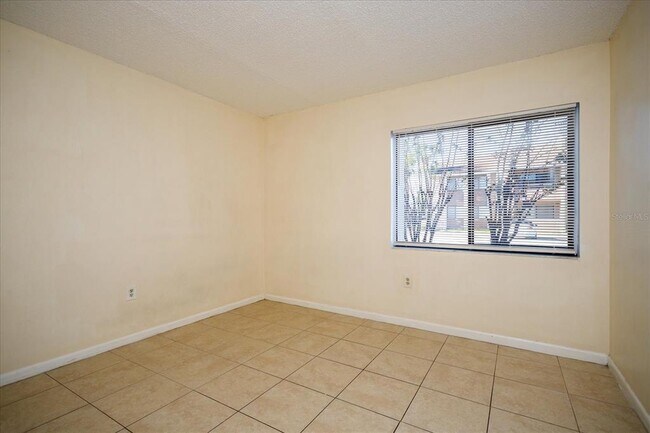 Building Photo - 5013 Vineland Rd