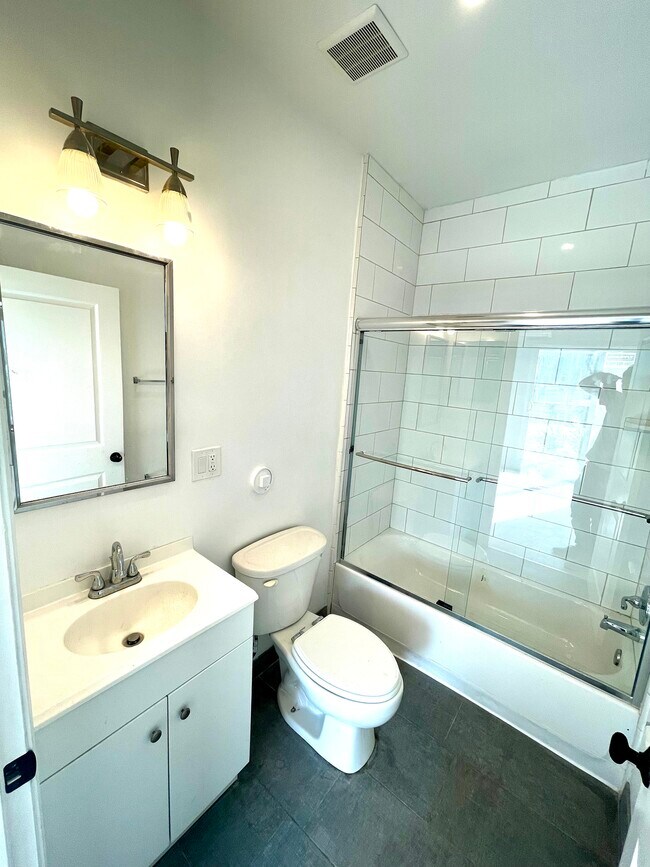 Building Photo - 5700 Vanalden Ave