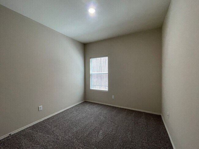 Building Photo - 1237 Grand Central Pkwy