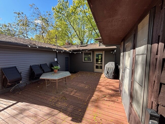 Building Photo - Beautiful 4-Bedroom, 2-Bathroom Home in Ed...