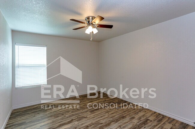 Building Photo - 205 Dolphin Dr