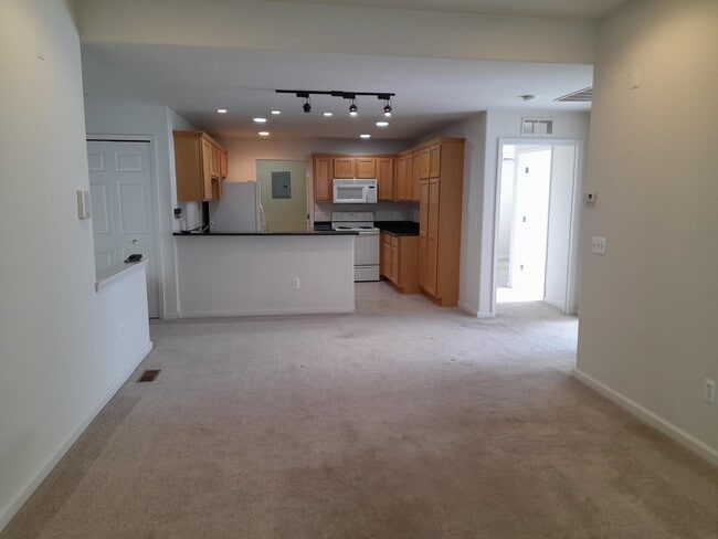 Building Photo - 5812 Acorn Ln