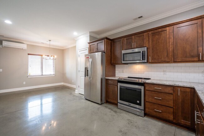 Building Photo - Location, Location , Location with this Be...