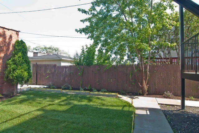 Building Photo - 2447 N Lowell Ave