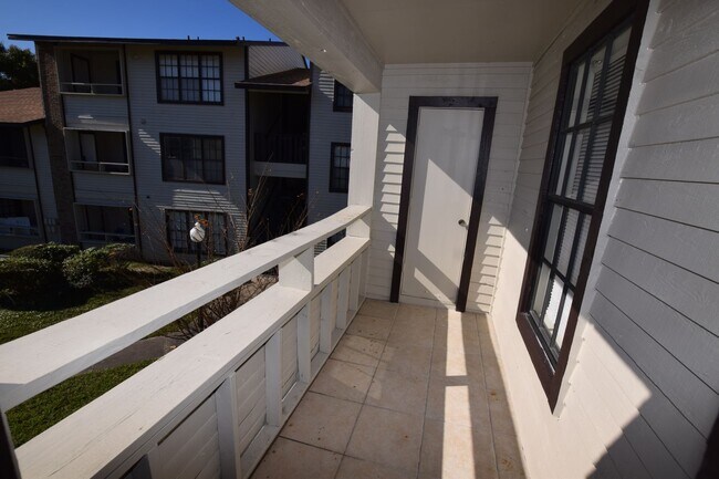 Building Photo - 2 Bedroom, 2 Bath Condo at 4627 Cason Cove...