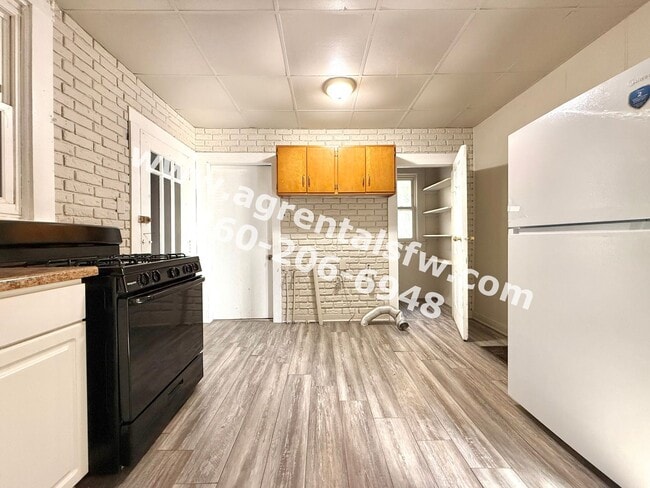 Building Photo - 3 Bedroom House