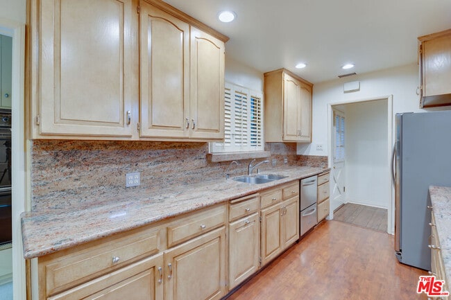 Building Photo - 12219 Octagon St