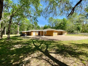 Building Photo - 10451 N Essex Dr