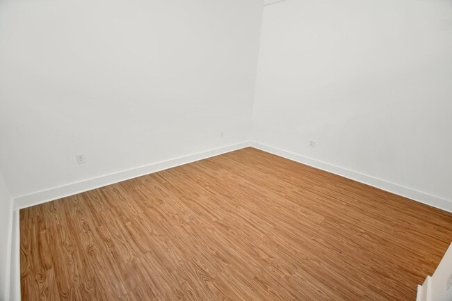 Building Photo - 101 S Tryon St