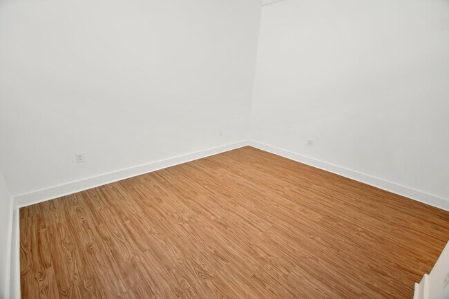 Building Photo - 650 E Brooklyn Vlg Ave