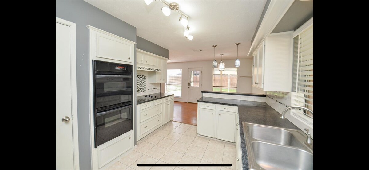 Building Photo - 1407 Westgreen Blvd