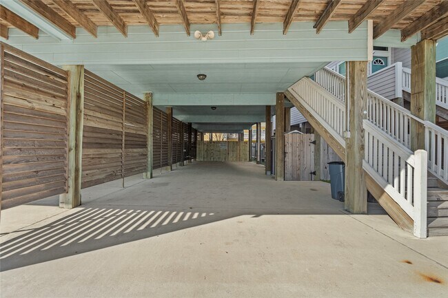 Building Photo - 715 Bayshore Dr