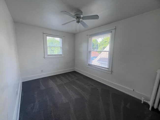 Building Photo - Spacious 2 bedroom Duplex with a bonus room!