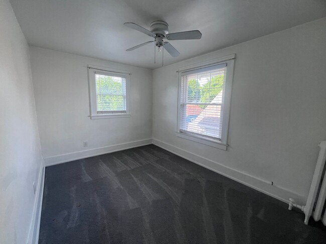 Building Photo - Updated 3-Bedroom Home in the Midtown Area – Heat & Water Included!