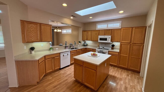 Building Photo - 15138 W Las Brizas Ln