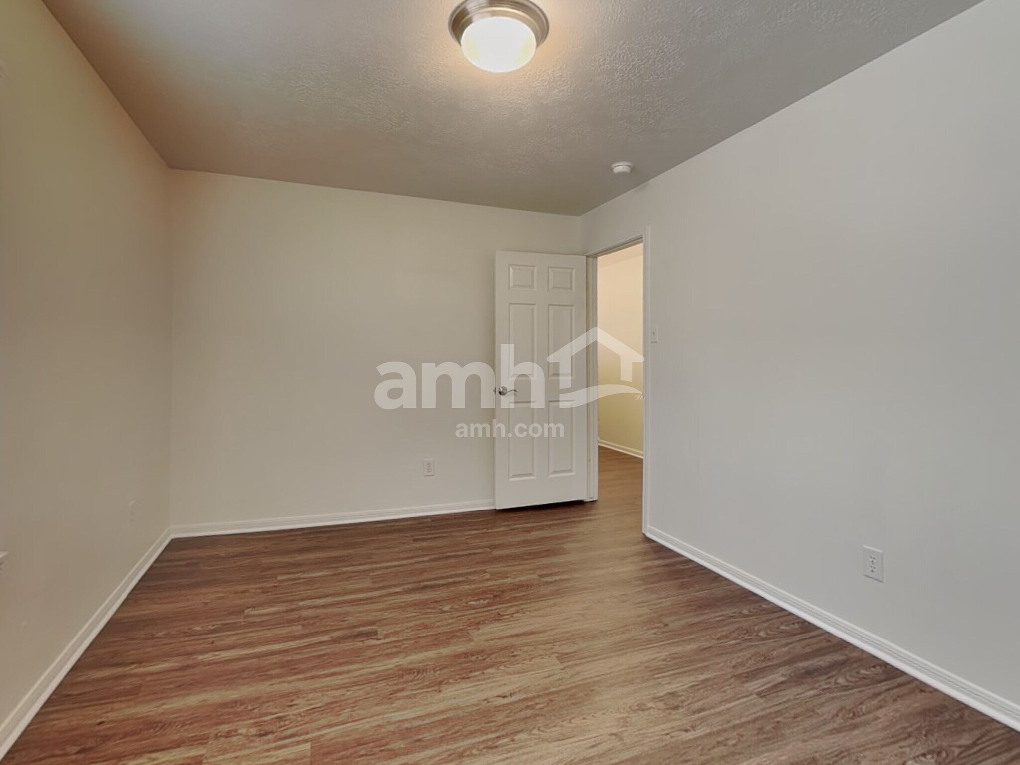 Building Photo - 15923 Mission Glen Dr