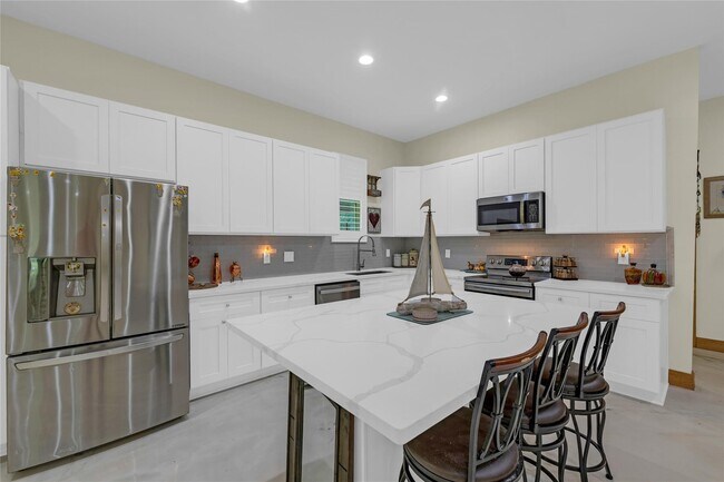 Building Photo - 25737 Glen Loch Dr