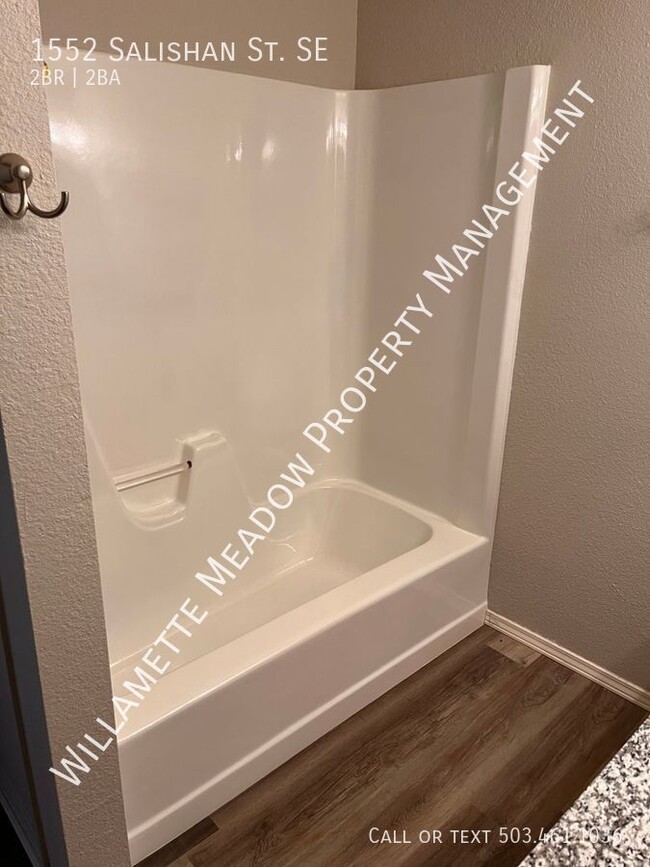 Building Photo - Updated 2 Bedroom 1.5 Bath Townhouse, Wate...