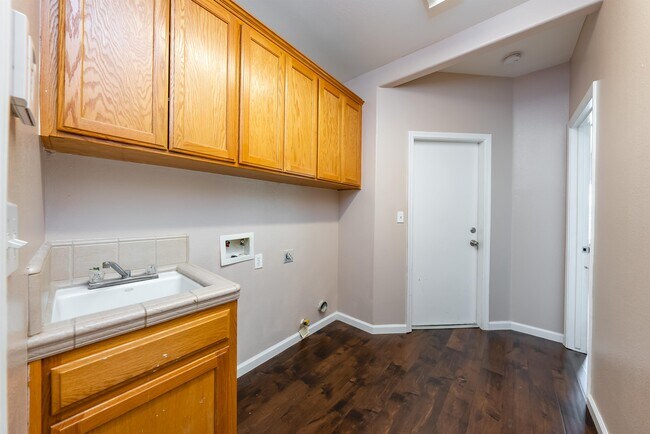 Building Photo - 5857 W Millbrae Ave