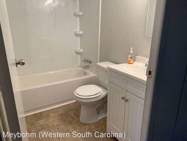 Building Photo - 3 br, 1.5 bath House - 723 Washington Circle