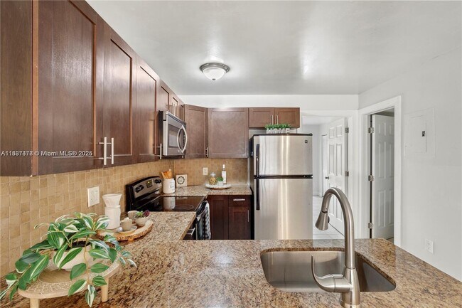 Building Photo - 7241 Miami Lakes Dr