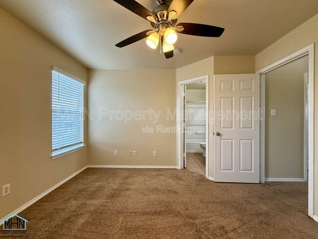 Building Photo - 5807 Golf Bend