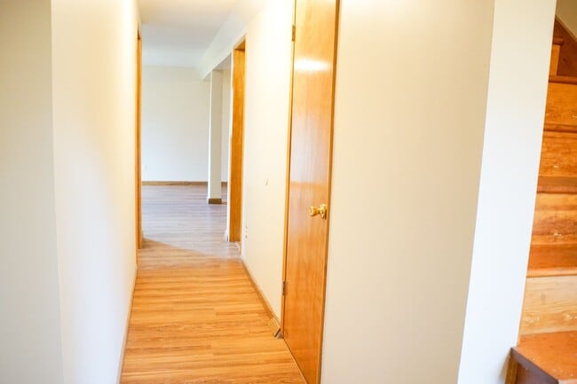 Building Photo - Sprawling 2-Story Mid-Century 4-Bed/2-Bath...