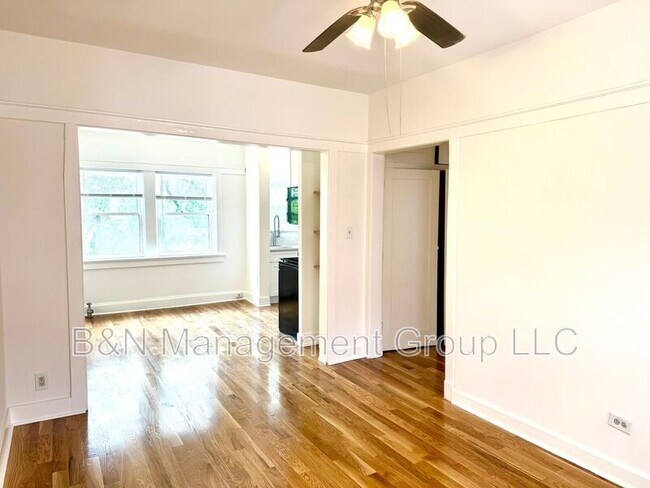 Building Photo - 1065 W Dakin St