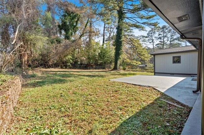 Building Photo - 2142 Cloverdale Dr SE