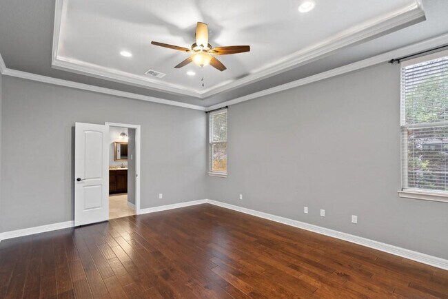 Building Photo - 10104 Longhorn Skyway