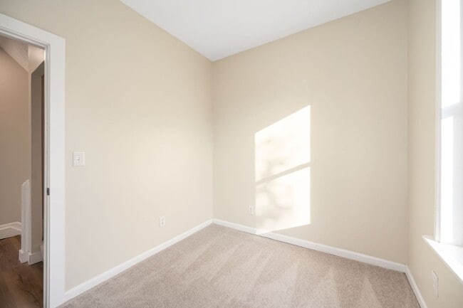 Building Photo - NORTHSIDE RARE GEM - FULLY RENOVATED 5+ BE...