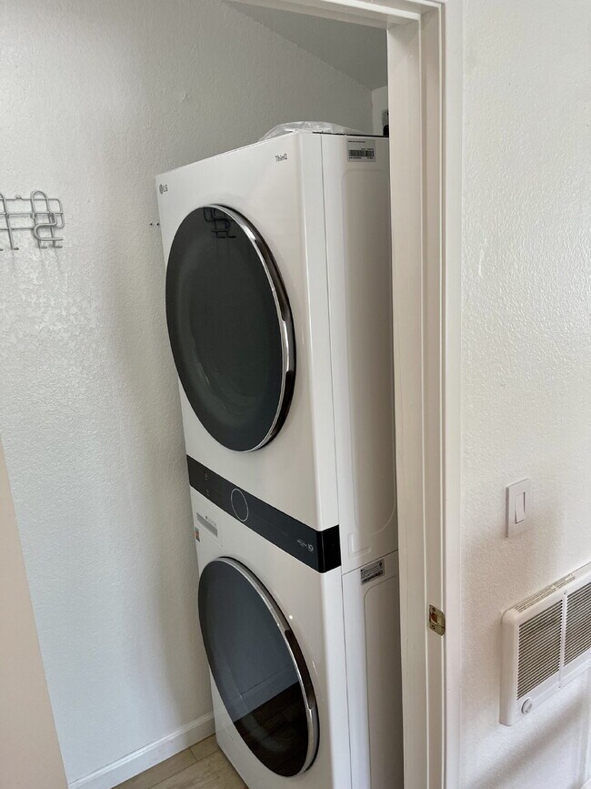 Building Photo - $2,990 - 2 Bed / 3 Bath Beautiful Condo in North Park