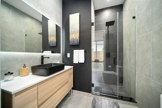 Building Photo - 1621 NE 4th Pl