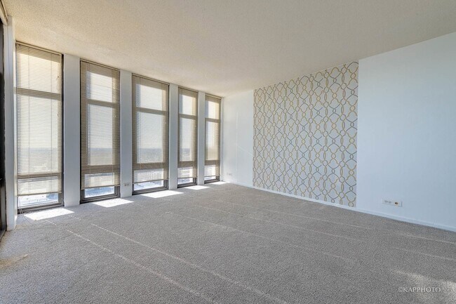 Building Photo - 6700 S South Shore Dr