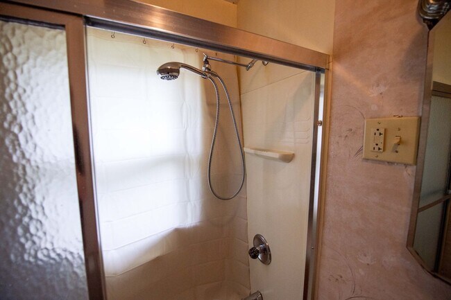 Building Photo - 112 E 15th St