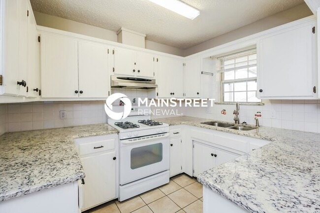 Building Photo - 3 Bedroom Pet-Friendly Home in MOORE, OK with Main Street Renewal