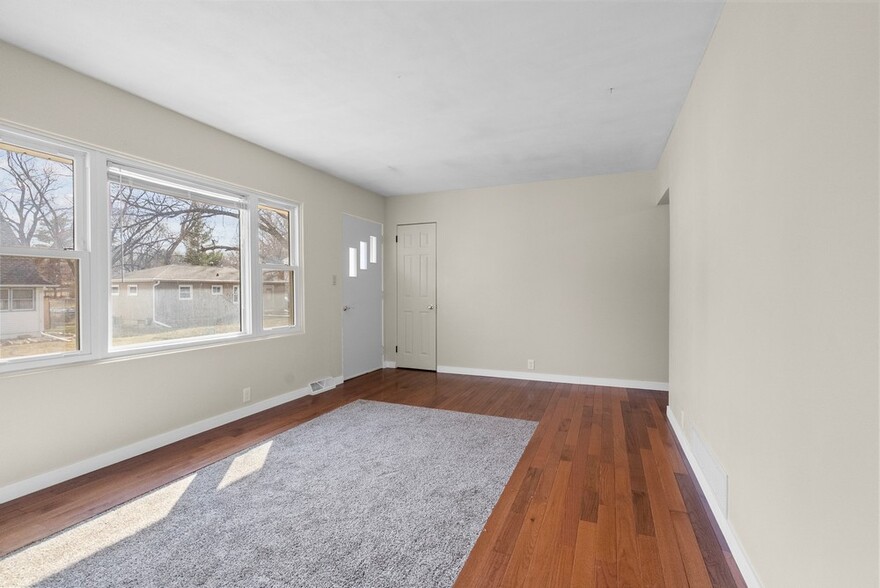Building Photo - 3022 Cottonwood Ln