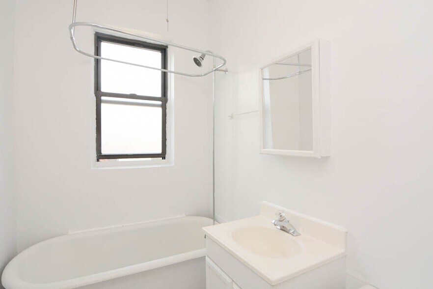 Building Photo - 2524 N Kedzie Blvd