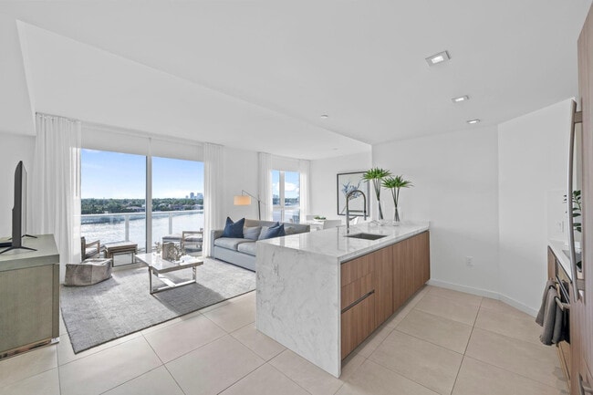 Building Photo - 401 N Birch Rd