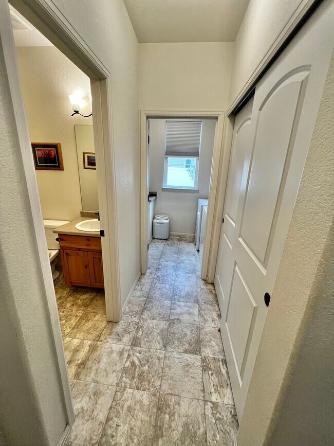 Building Photo - Spacious 4 Bed, 2 1/2 Bath House in Berthoud!