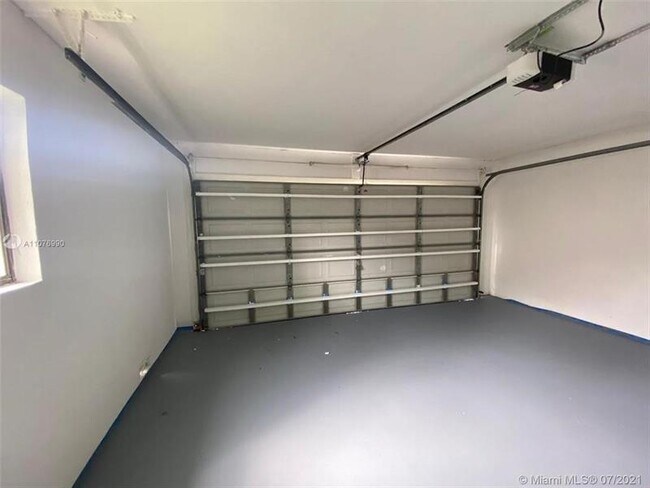Building Photo - 9658 NW 28th Ct