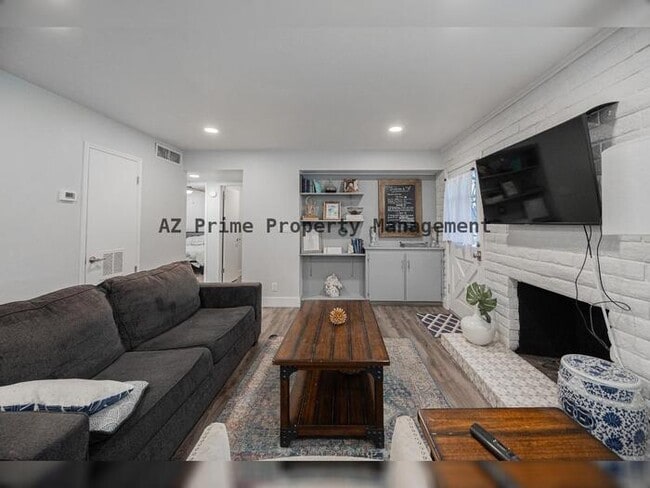 Building Photo - 3031 S Rural Rd