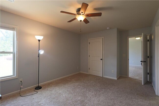 Building Photo - 3125 Pleasant Valley Trail