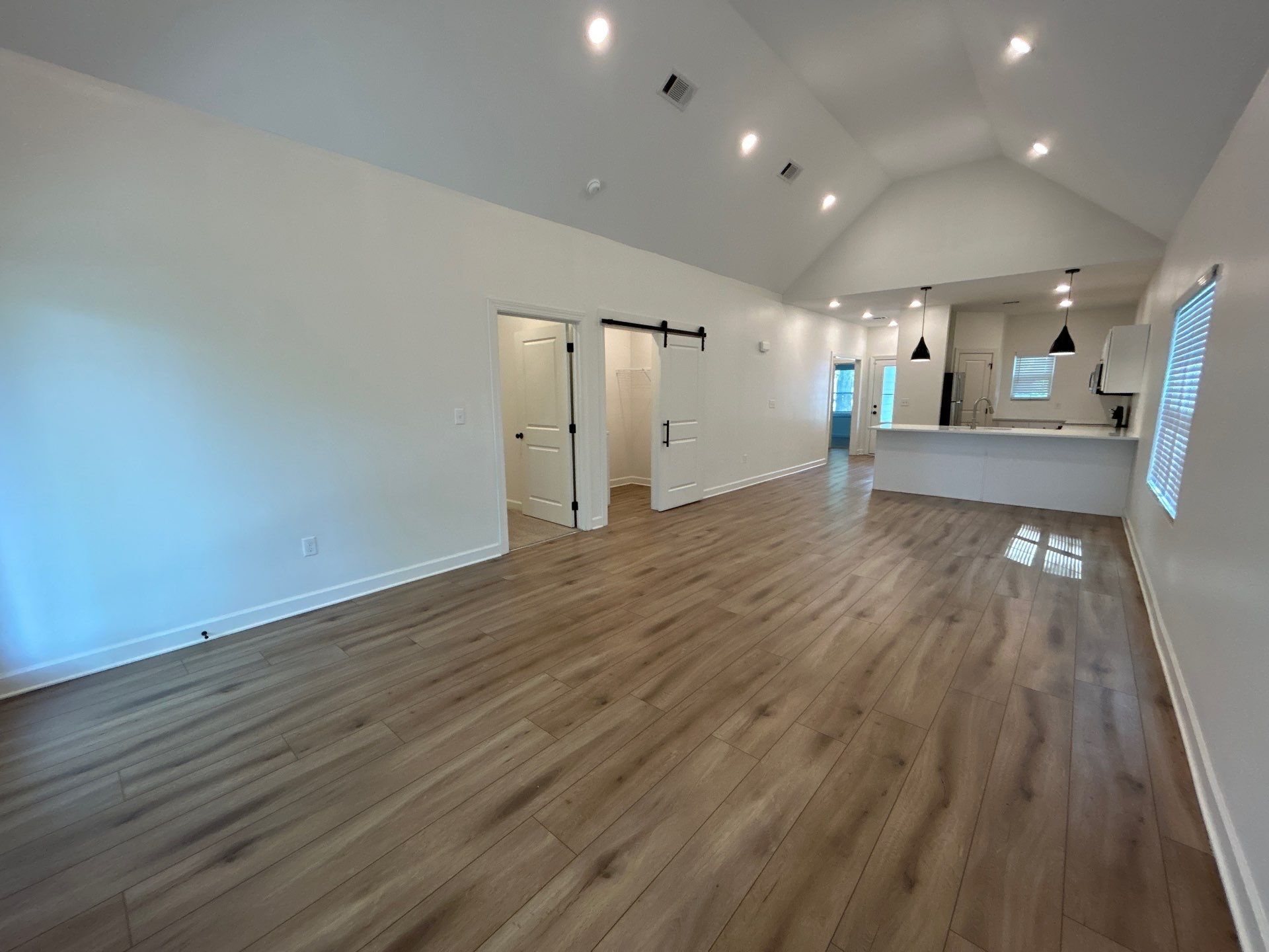 Building Photo - 244 Linden St