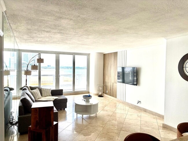 Building Photo - 1717 N Bayshore Dr