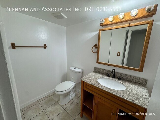 Building Photo - 450 Woodlawn Ave