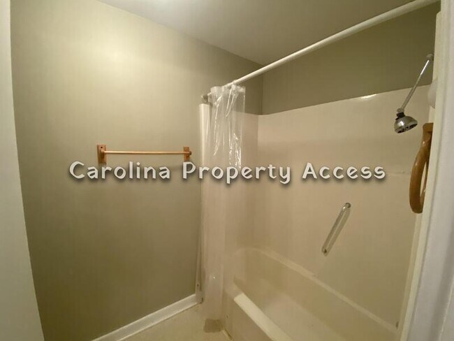 Building Photo - 33 Willow Bridge Dr