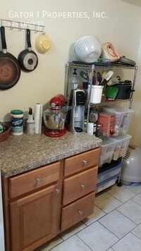 Building Photo - 425 Emily St