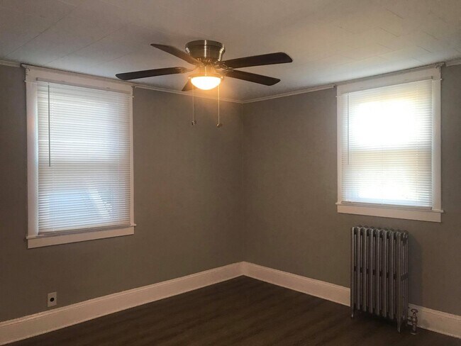 Building Photo - Charming 3 Bedroom/ 1 Bathroom Home in Dundalk, MD!